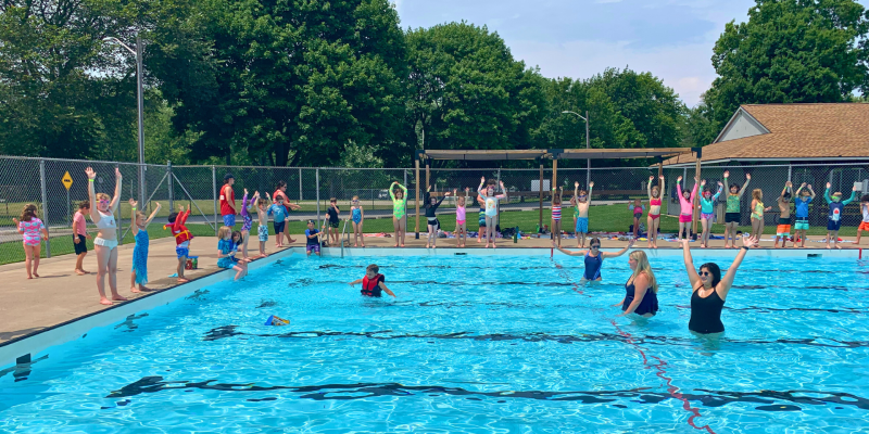 Children enjoying swimming lessons at the Niagara Pool